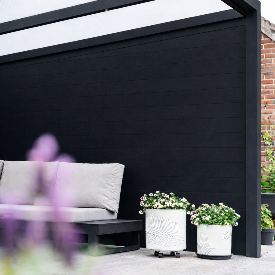 Modular aluminium panel in anthracite used as garden fencing on a residential property