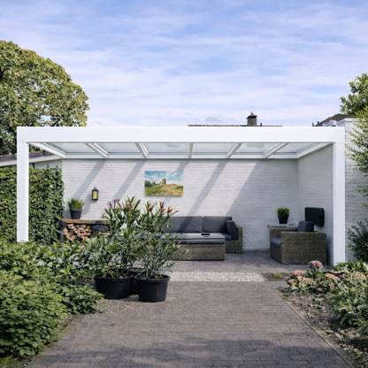 Trebbiano veranda in anthracite from garden, flat roof profile and slim post visible