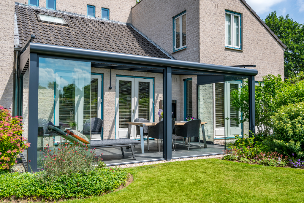 Aluminium Veranda | Deponti Pigato | Glass Roof | Steel-Reinforced Gutter | Custom Post & Gutter Styles