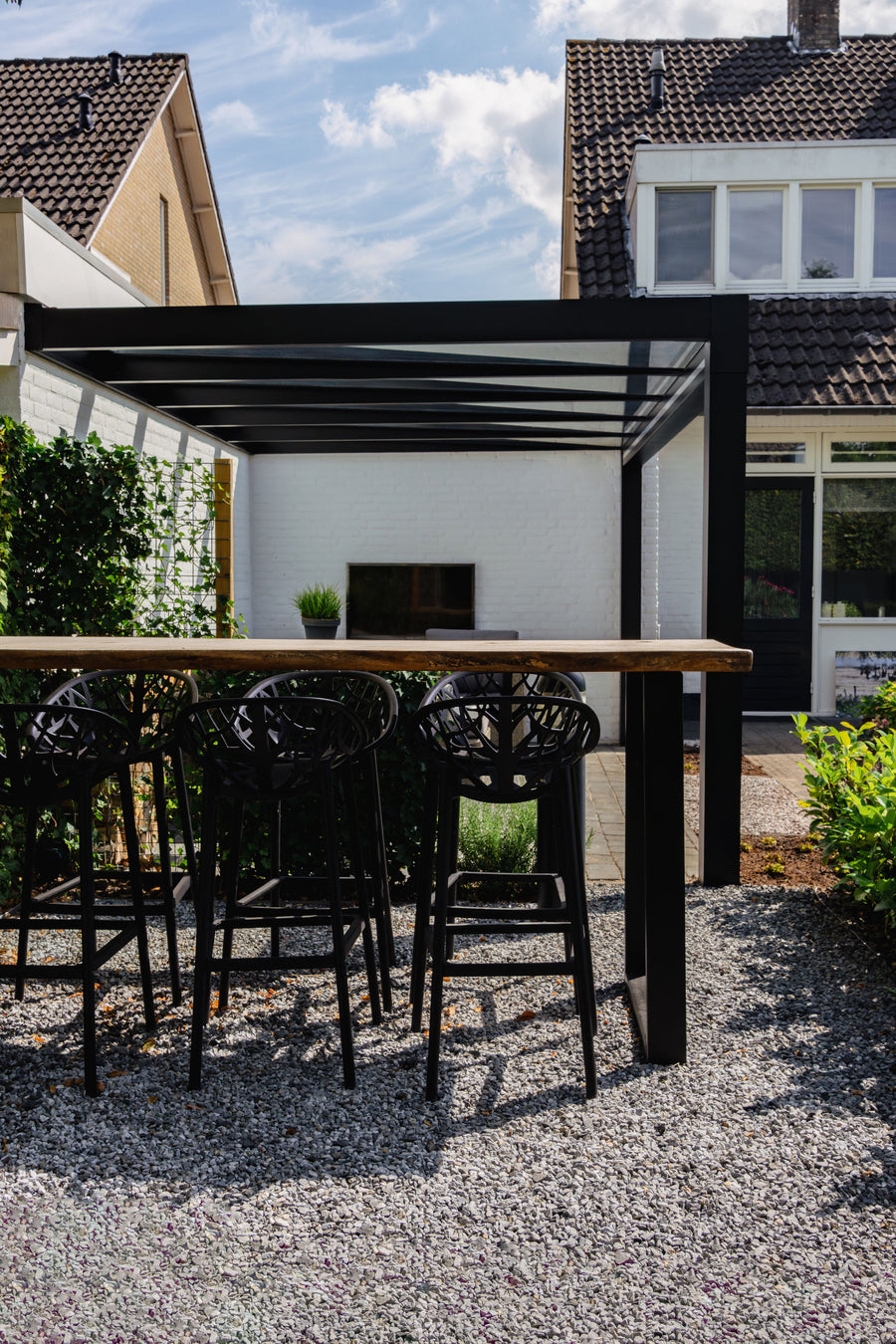 Aluminium Flat Roof Veranda | Deponti Trebbiano | 8.8mm Safety Glass | Spans Up To 7m | Integrated LED | Low-Height Compatible