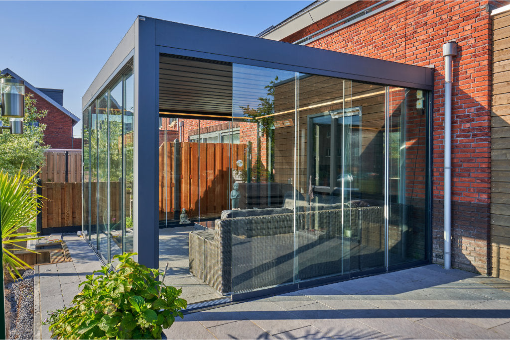 Roma Primo sliding door panels in anthracite showing glass-to-glass join detail