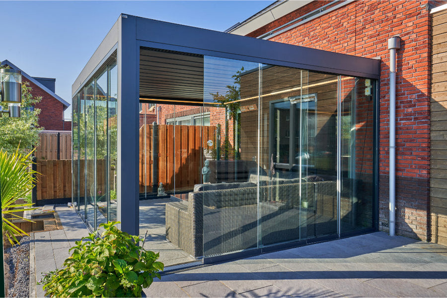 Roma Primo sliding door panels in anthracite showing glass-to-glass join detail