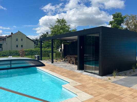 Pinela Deluxe Plus pergola in anthracite wall-mounted, panels partially retracted overhead