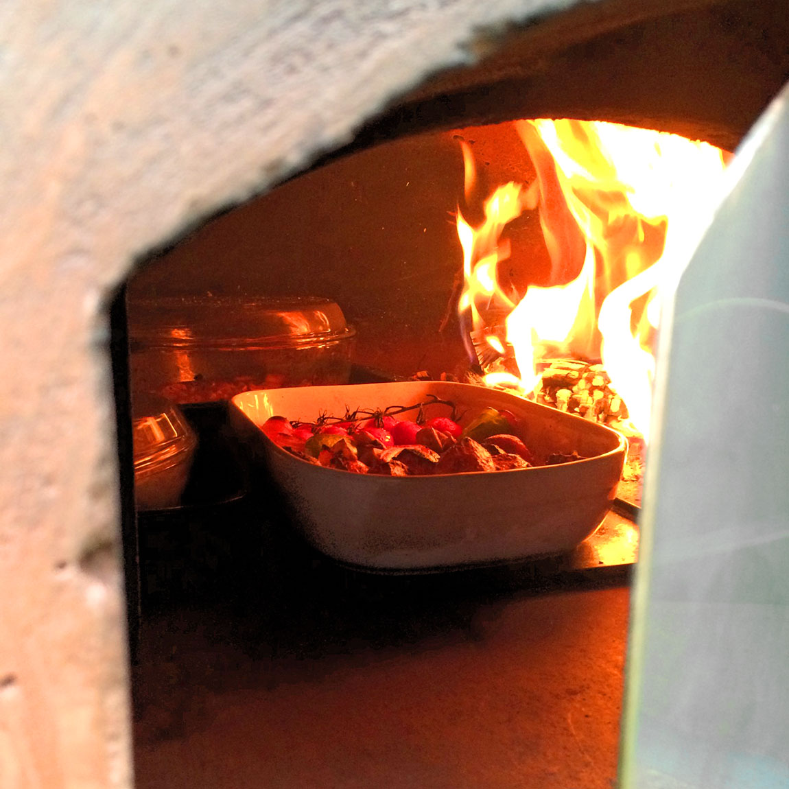 Igneus Ceramiko 760 Wood Fired Pizza Oven