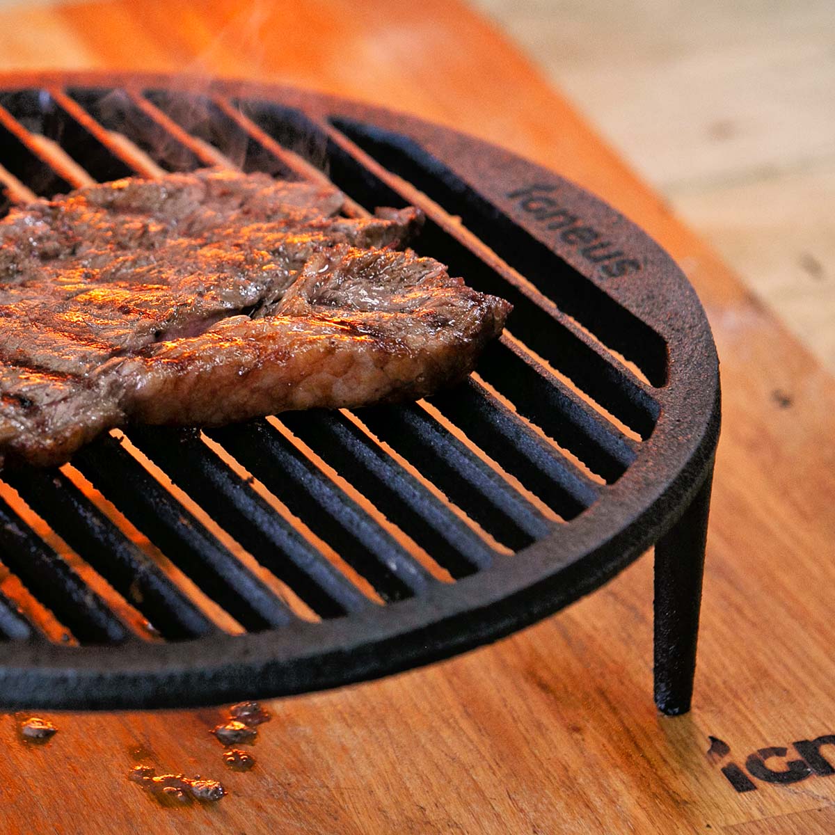 igneus cast iron tuscan grill product exterior view — view 2