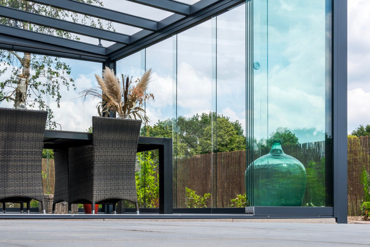 Aluminium Veranda | Deponti Pigato | Wide Span Up To 7m | Extra-Large Gutter | Glass Roof