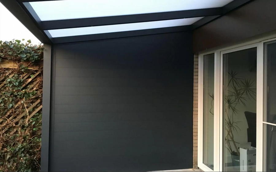 Roma Pannello panels in anthracite showing stacked click-profile assembly detail