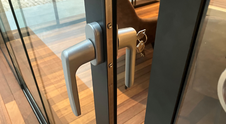 Roma Vista glass door system in anthracite on a veranda from the garden perspective