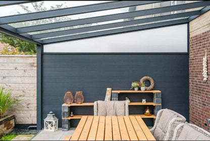 Aluminium click-profile panels in anthracite as a side wall between veranda and boundary