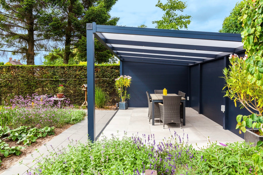 Cascina freestanding veranda in anthracite with concealed gutter and square post detail