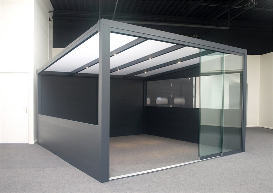 Wide-span Cascina veranda in anthracite covering a large patio and outdoor dining area