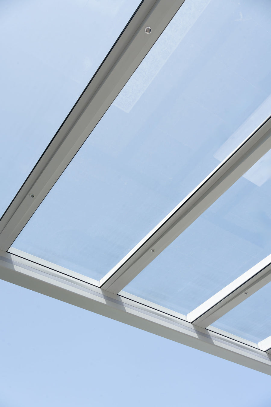 The Cristallo pergola in anthracite from inside looking out through the glass roof