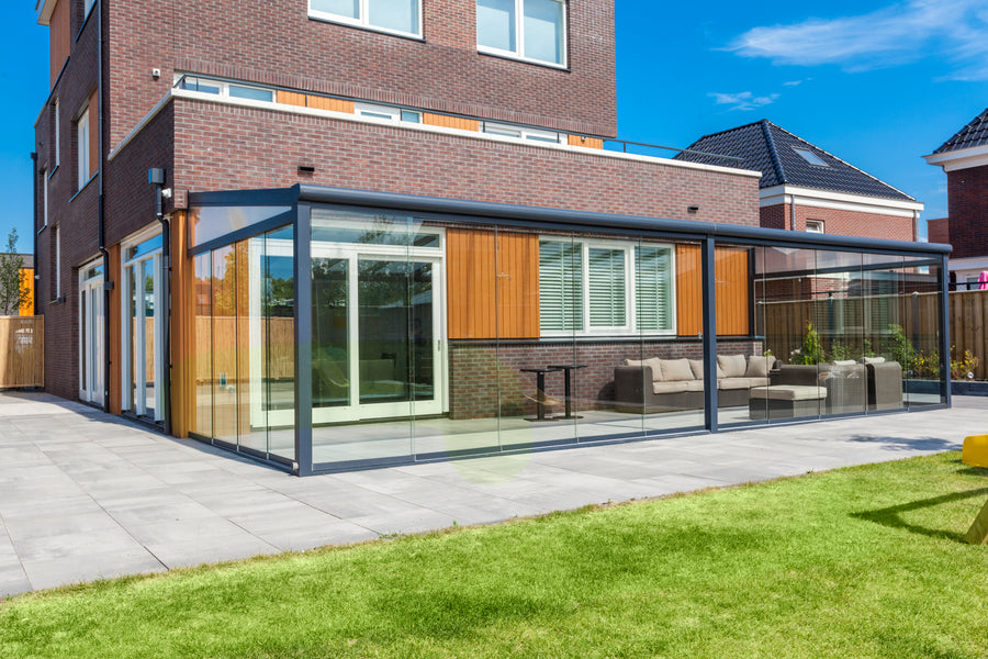 Cascina veranda wall-mounted in anthracite showing clean roofline and aluminium beam