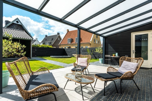 Cascina veranda in anthracite showing modular bay extension across a wide rear elevation