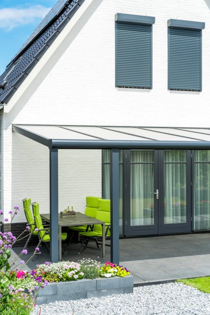 Cascina veranda in anthracite close-up of square post and flat gutter option