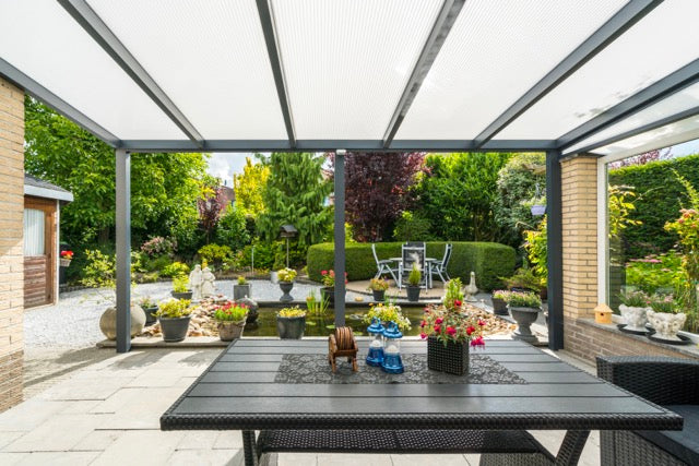 Cascina veranda in anthracite on a rendered modern home, side garden location
