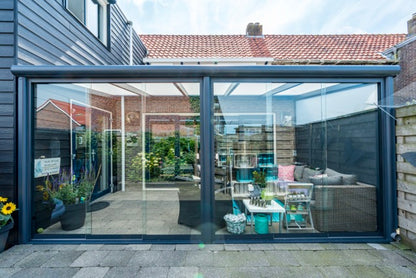 The Cascina veranda in anthracite freestanding with round post detail