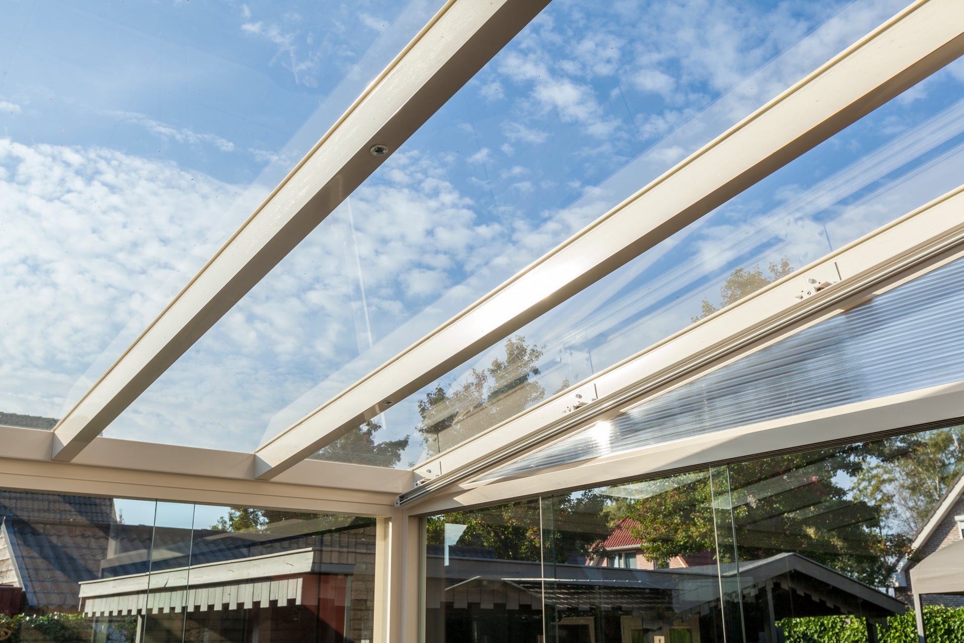 Nobile veranda in anthracite on a flat-roofed modern extension