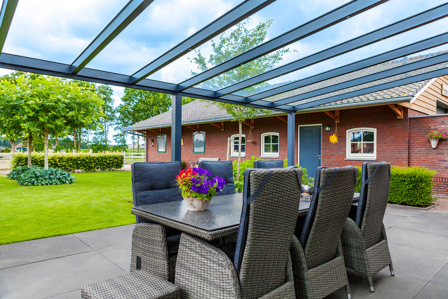 The Nobile veranda in anthracite on a rendered detached home, oblique angle