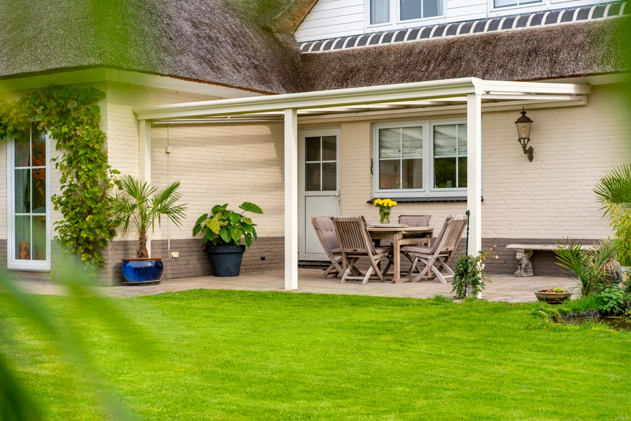 Nobile veranda in anthracite close-up of post base and patio junction