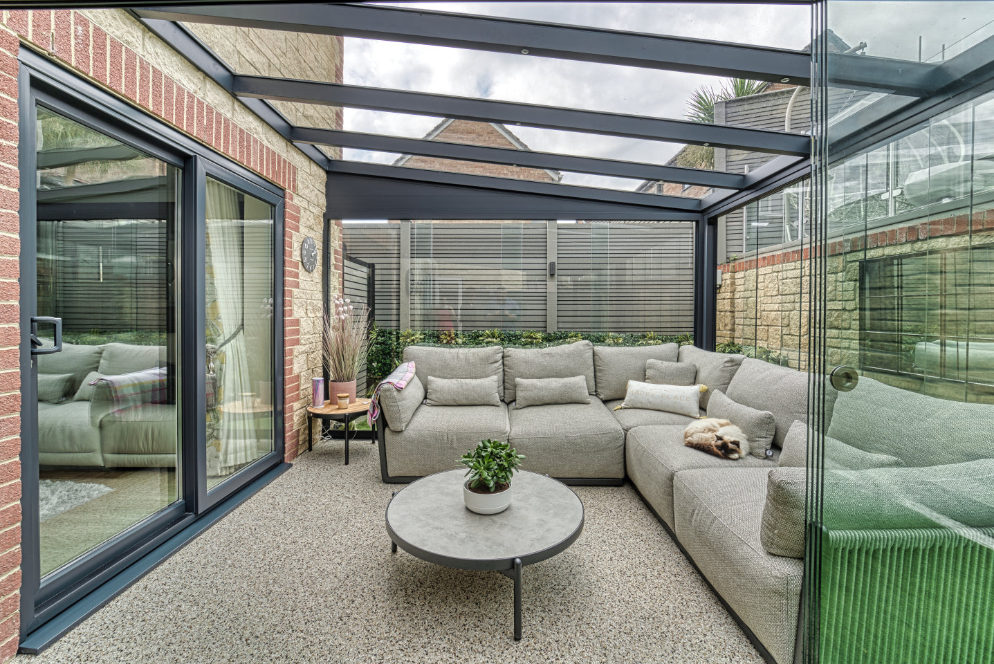 The Nobile veranda in anthracite covering an outdoor kitchen area below